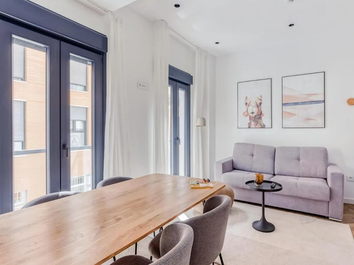 Limehome Malaga Calle Ancha Del Carmen - Digital Access 3*,